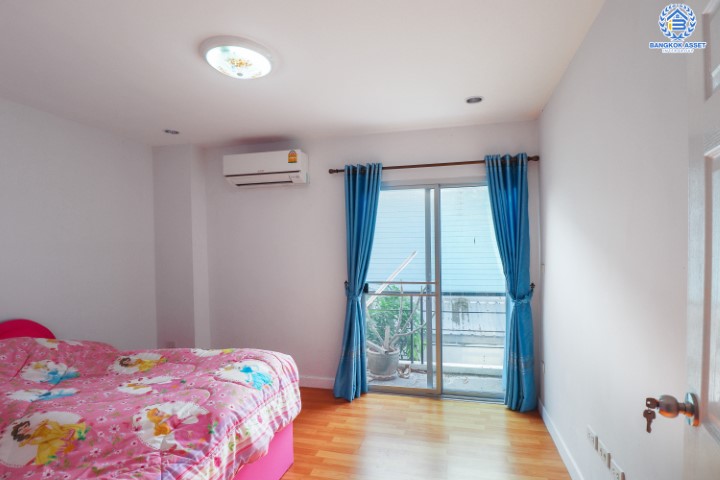 *****ทาวน์เฮ้าส์มือสองย่านนนทบุรี ม.มิตรอารีย์2 บางกรวย-ไทรน้อย หลังมุมพื้นที่เยอะ! บนเนื้อที่มากถึง 33.1 ตร.ว. ฟังก์ชัน 3 ห้องนอน 2ห้องน้ำ 2 ที่จอดรถ สภาพสวยมาก น่าอยู่สุดๆ ใกล้ถ.กาญจนาภิเษก และรถไฟฟ้าสายสีม่วง "สถานีคลองบางไผ่"